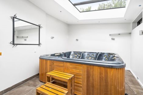 Photo of property in 7 Law Lane, Mount Pleasant, Christchurch, 8081