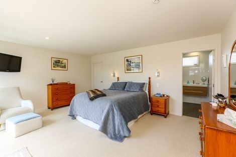 Photo of property in 5 Gleneagles Way, Waiwhakaiho, New Plymouth, 4312