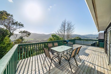 Photo of property in 4 Raynham Way, Silverstream, Upper Hutt, 5019