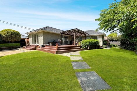 Photo of property in 35 Pinehurst Crescent, Russley, Christchurch, 8042