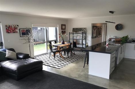 Photo of property in 14 Passchendaele Grove, Trentham, Upper Hutt, 5018