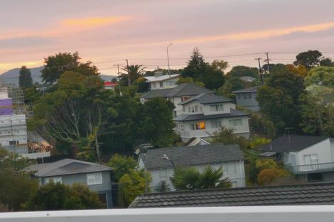 Photo of property in 52 Grenada Avenue, Forrest Hill, Auckland, 0620