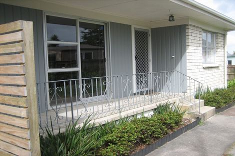 Photo of property in 3/200 Te Atatu Road, Te Atatu South, Auckland, 0610