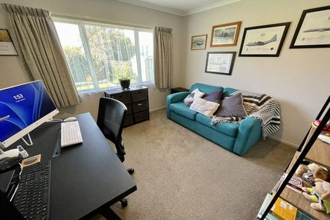 Photo of property in 23 James Nairn Grove, Riverstone Terraces, Upper Hutt, 5018