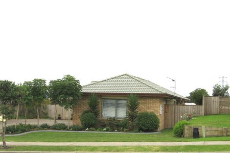 Photo of property in 32 Rush Creek Drive, Westgate, Auckland, 0614