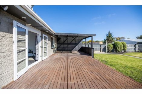 Photo of property in 12 Rosanna Place, Aranui, Christchurch, 8061