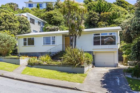 Photo of property in 28 Oak Avenue, Paremata, Porirua, 5024