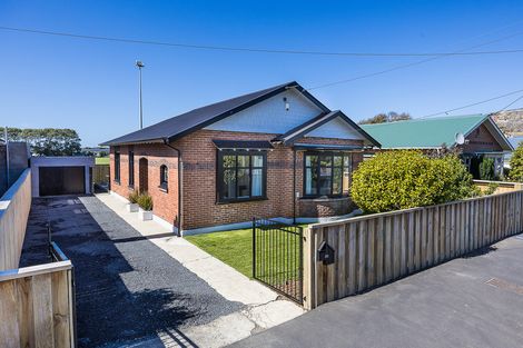Photo of property in 243 Macandrew Road, Forbury, Dunedin, 9012
