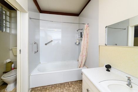 Photo of property in 6a Westhaven Grove, Takaro, Palmerston North, 4412