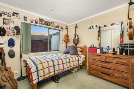 Photo of property in 37 Ironstone Place, Randwick Park, Auckland, 2105