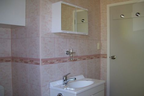 Photo of property in 2/10 Raewyn Place, Pakuranga, Auckland, 2010