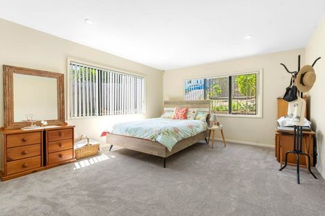Photo of property in 2/230 East Coast Road, Forrest Hill, Auckland, 0620