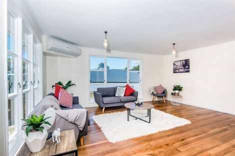 Photo of property in 38 Lyndfield Lane, Newlands, Wellington, 6037