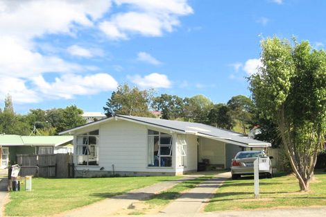 Photo of property in 17 Blueberry Grove, Timberlea, Upper Hutt, 5018