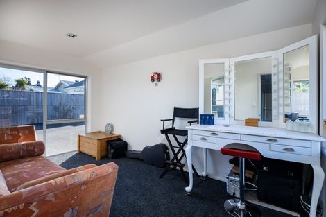 Photo of property in 2/37 Wallace Place, Westown, New Plymouth, 4310