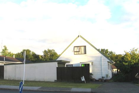 Photo of property in 2/92 Moore Street, Hillcrest, Auckland, 0627