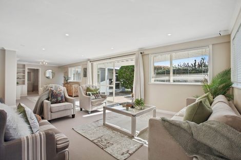 Photo of property in 150 Bleakhouse Road, Mellons Bay, Auckland, 2014