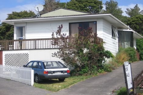 Photo of property in 2/7 Classic Grove, Bayview, Auckland, 0629
