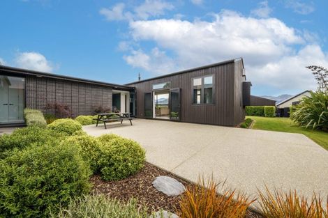 Photo of property in 3 Courthill Lane, Wanaka, 9305