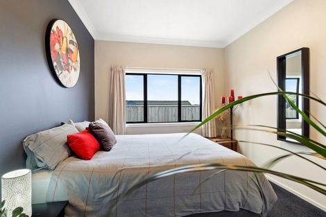 Photo of property in 17 Gifford Grove, Churton Park, Wellington, 6037