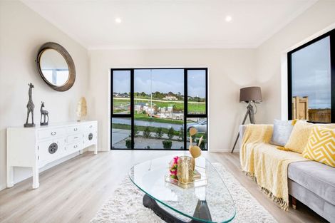 Photo of property in 18 Lime Hill Rise, Flat Bush, Auckland, 2019