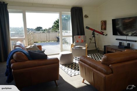 Photo of property in 15 Dunmail Way, Newlands, Wellington, 6037