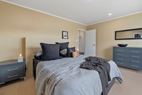 Photo of property in 54 The Avenue, Albany, Auckland, 0632