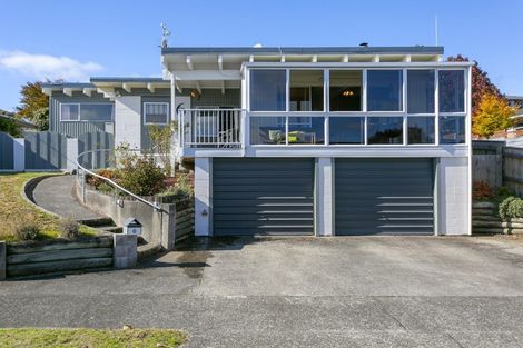 Photo of property in 6 Regents Grove, Richmond Heights, Taupo, 3330