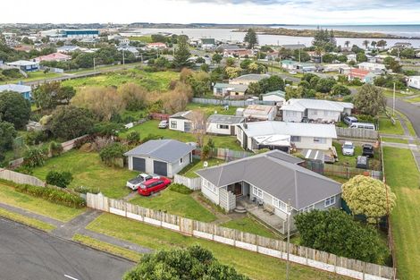 Photo of property in 22 Ashton Terrace, Castlecliff, Whanganui, 4501