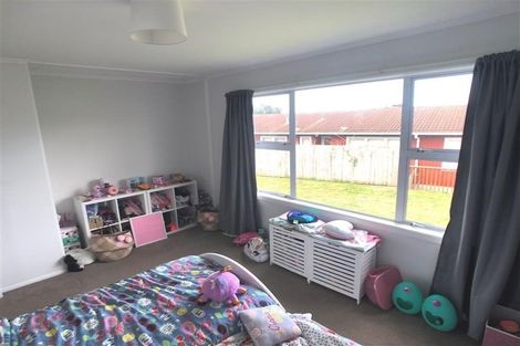 Photo of property in 143 Tiroroa Avenue, Te Atatu South, Auckland, 0610