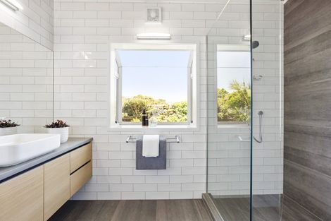 Photo of property in 4 Gladys Avenue, Glenfield, Auckland, 0629