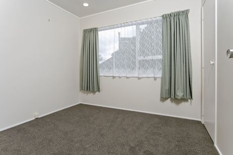 Photo of property in 1/1a Radiata Lane, Chatswood, Auckland, 0626