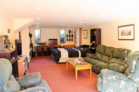 Photo of property in 6 Pop Andrew Drive, Te Anau, 9600