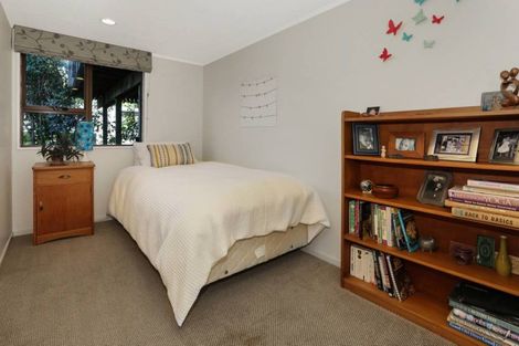 Photo of property in 33 Oak Avenue, Paremata, Porirua, 5024