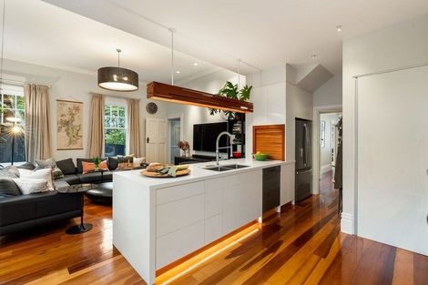 Photo of property in 57 Bolton Street, Kelburn, Wellington, 6012
