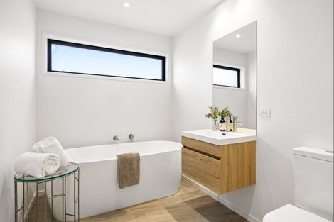 Photo of property in 24 Tapuwae Way, Mangere Bridge, Auckland, 2022