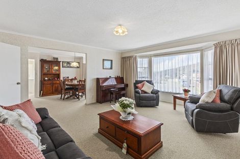 Photo of property in 87 Victory Crescent, Tawa, Wellington, 5028