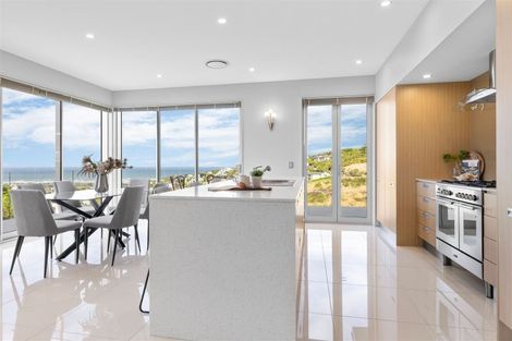 Photo of property in 4 Law Lane, Mount Pleasant, Christchurch, 8081