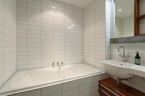 Photo of property in Blanc, 3e/136 Oriental Parade, Oriental Bay, Wellington, 6011