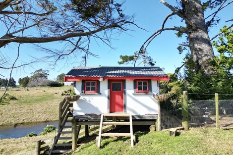 Photo of property in 172 Paraite Road, Paraite, New Plymouth, 4373