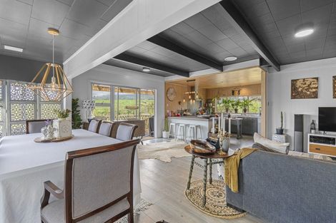 Photo of property in 15 Linda Street, Oakura, 4314