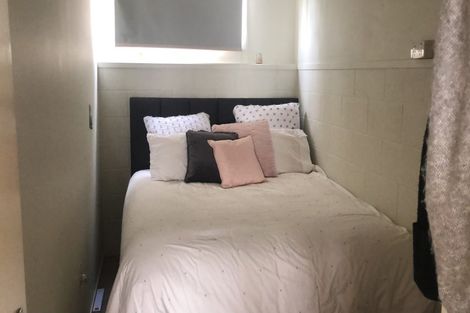 Photo of property in 21 Battle Place, Glenfield, Auckland, 0629