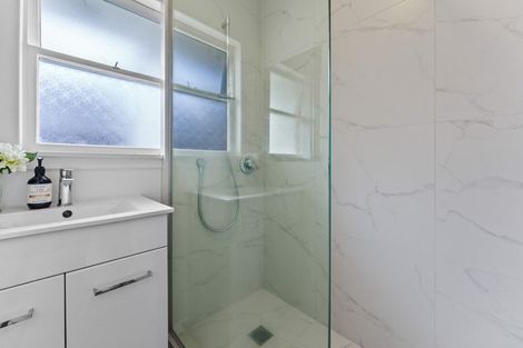 Photo of property in 2/24 Evelyn Place, Hillcrest, Auckland, 0627