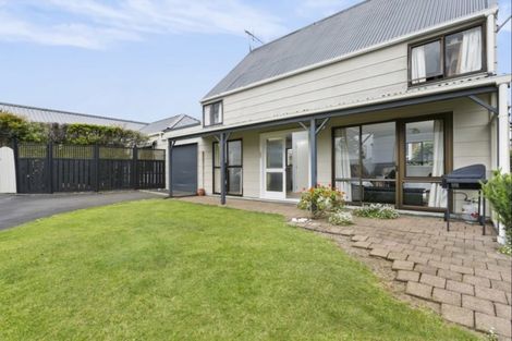 Photo of property in 2/8 Shakespeare Road, Milford, Auckland, 0620