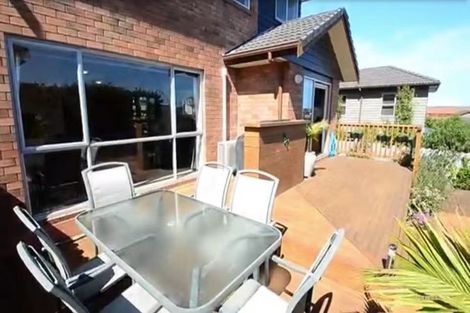 Photo of property in 8 Barnacle Rise, Red Beach, 0932