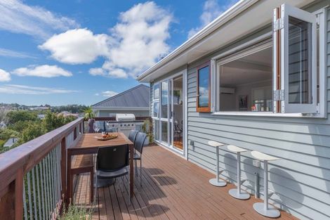 Photo of property in 51 Handyside Street, Tawa, Wellington, 5028