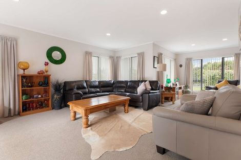 Photo of property in 8 Awaroa Stream Drive, Waiuku, 2123