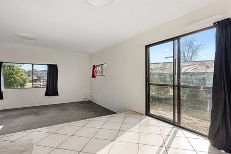 Photo of property in 5 Edelweiss Grove, Timberlea, Upper Hutt, 5018