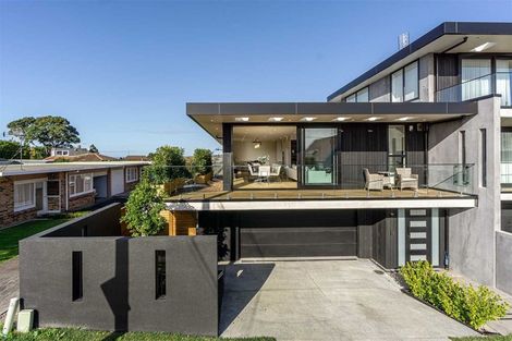 Photo of property in 11c Montgomery Avenue, Rothesay Bay, Auckland, 0630