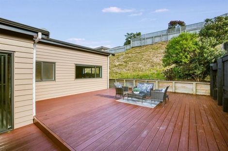 Photo of property in 32 Tongariro Drive, Aotea, Porirua, 5024